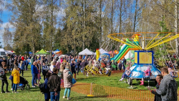 FOTOD Ligi 10 000 külastajat nautis Sulbi mihklilaada melu